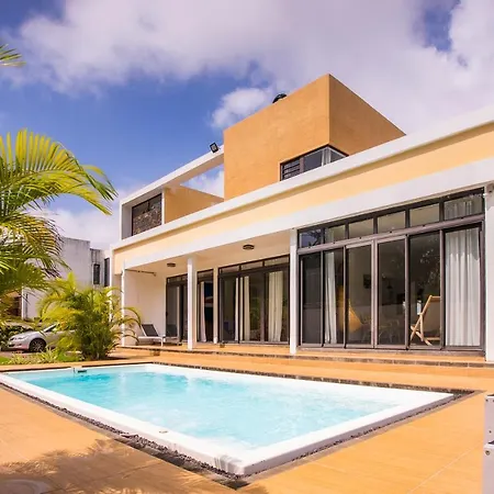 Villa Simone: Sunlit Beach Getaway W/ Pool + Wifi Belle Mare Exterior photo