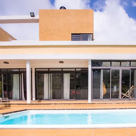 Villa Simone: Sunlit Beach Getaway W/ Pool + Wifi Belle Mare Exterior photo