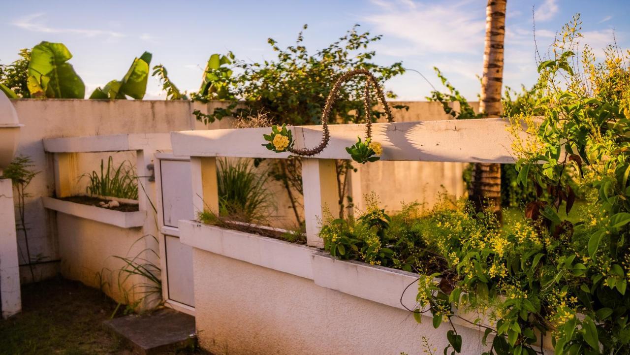 Simone: Sunlit Getaway W/ Pool + Wifi